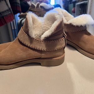 Women’s size 7 uggs